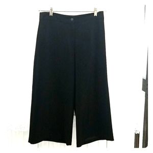 Black Chico's Wide Leg Capri pants Chico's size 1